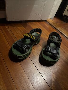 Gucci Black Leather Sandals with Green Footbed and Yellow Logo